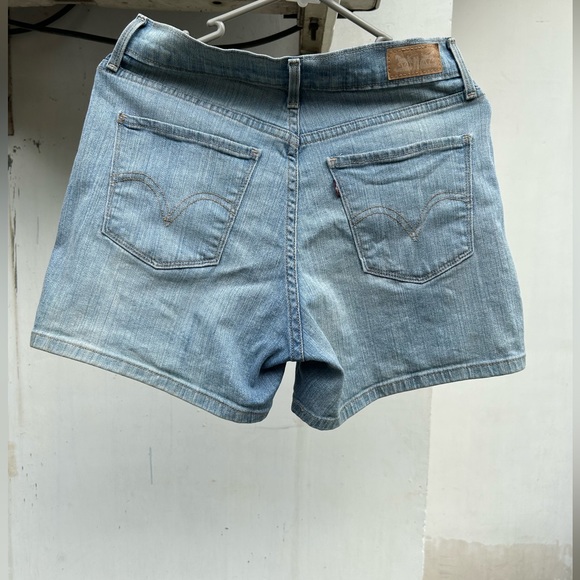 Levi’s denim shirt. NWOT. Size 4 - Picture 2 of 11